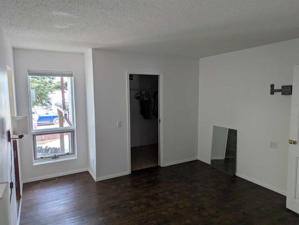 









6210


53

Avenue,
Camrose,




AB
T4V 4H4

