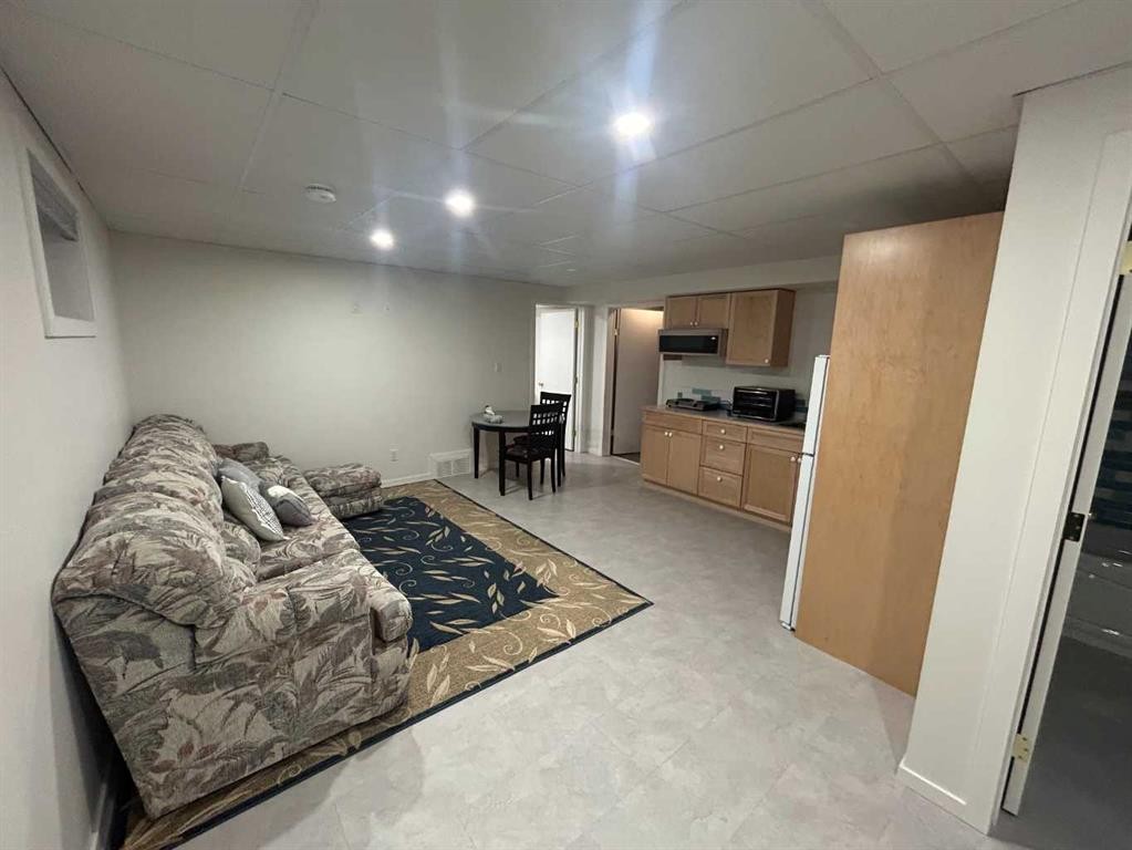 









6210


53

Avenue,
Camrose,




AB
T4V 4H4

