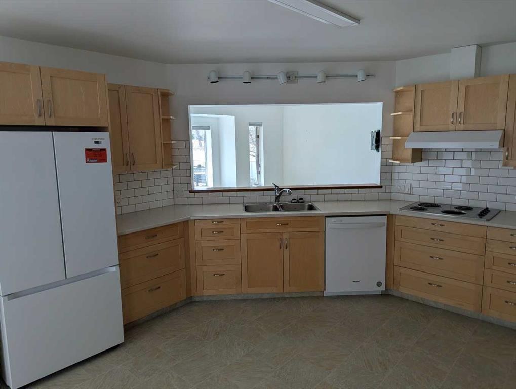 









6210


53

Avenue,
Camrose,




AB
T4V 4H4

