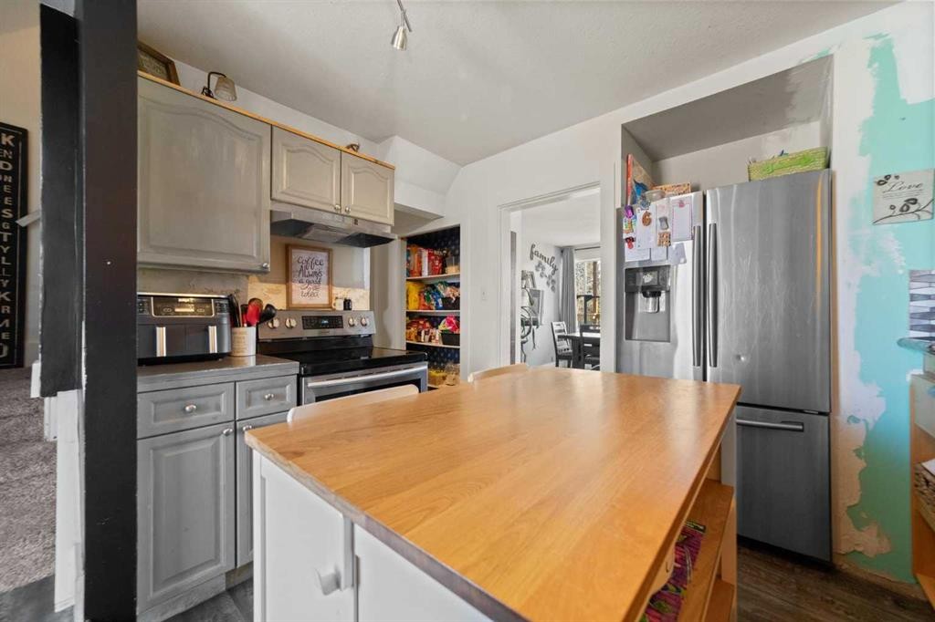 









117


James

Street,
Bittern Lake,




AB
T0C 0L0

