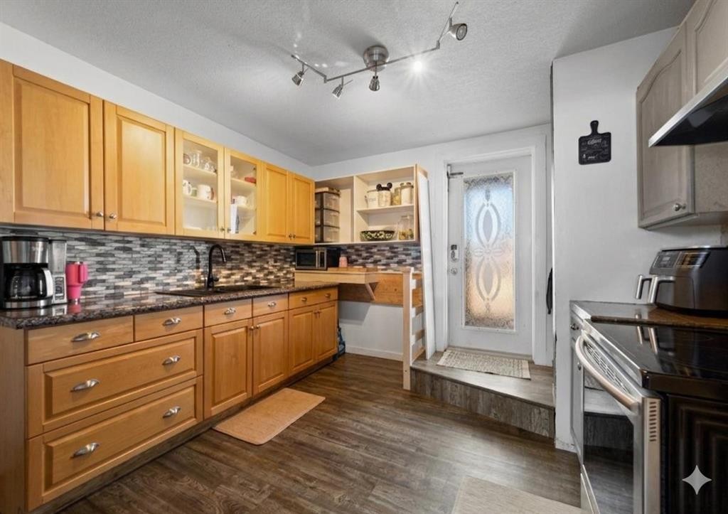 









117


James

Street,
Bittern Lake,




AB
T0C 0L0


