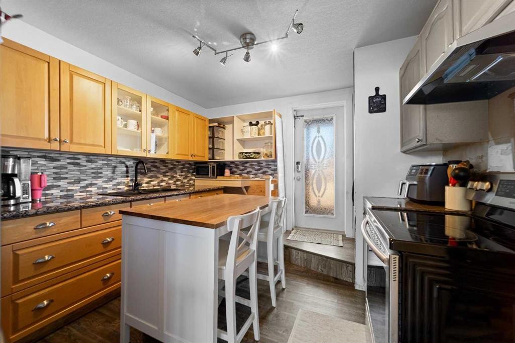 









117


James

Street,
Bittern Lake,




AB
T0C 0L0

