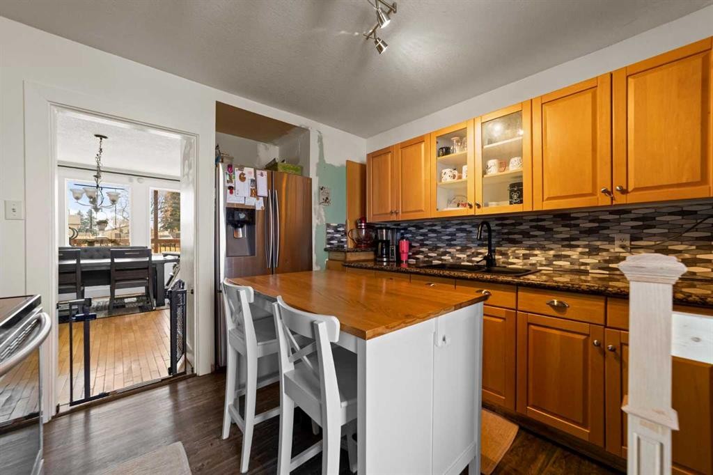 









117


James

Street,
Bittern Lake,




AB
T0C 0L0

