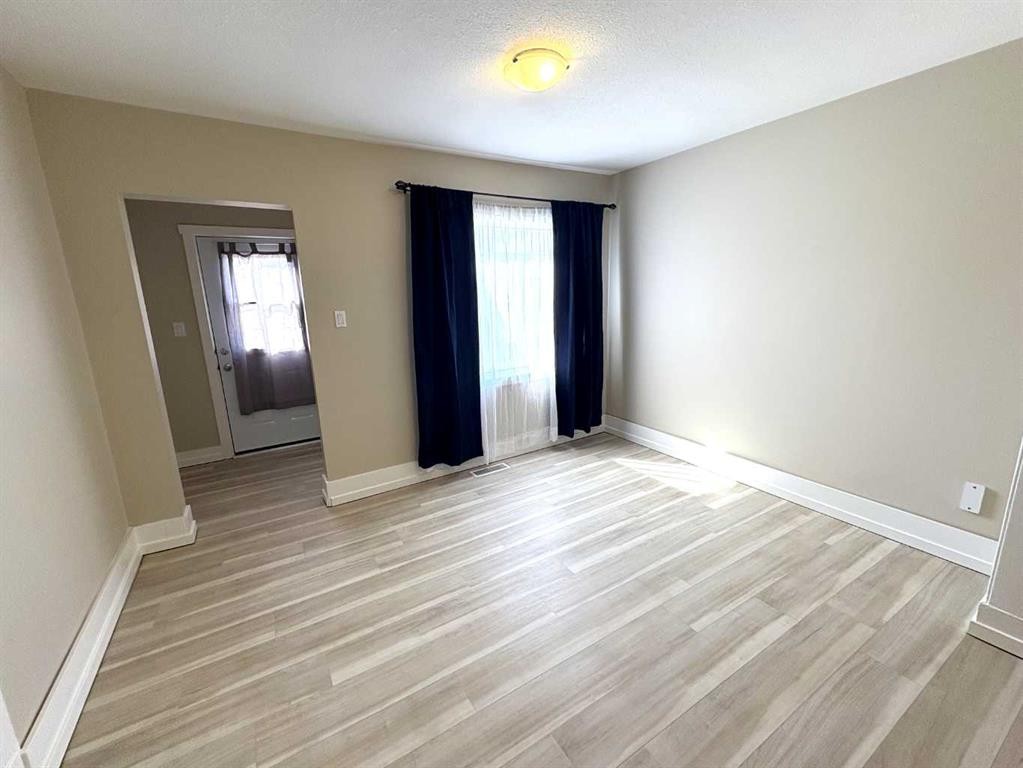









4915


46

Street,
Camrose,




AB
T4V 1G9

