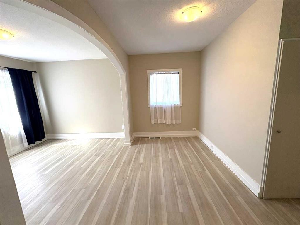 









4915


46

Street,
Camrose,




AB
T4V 1G9

