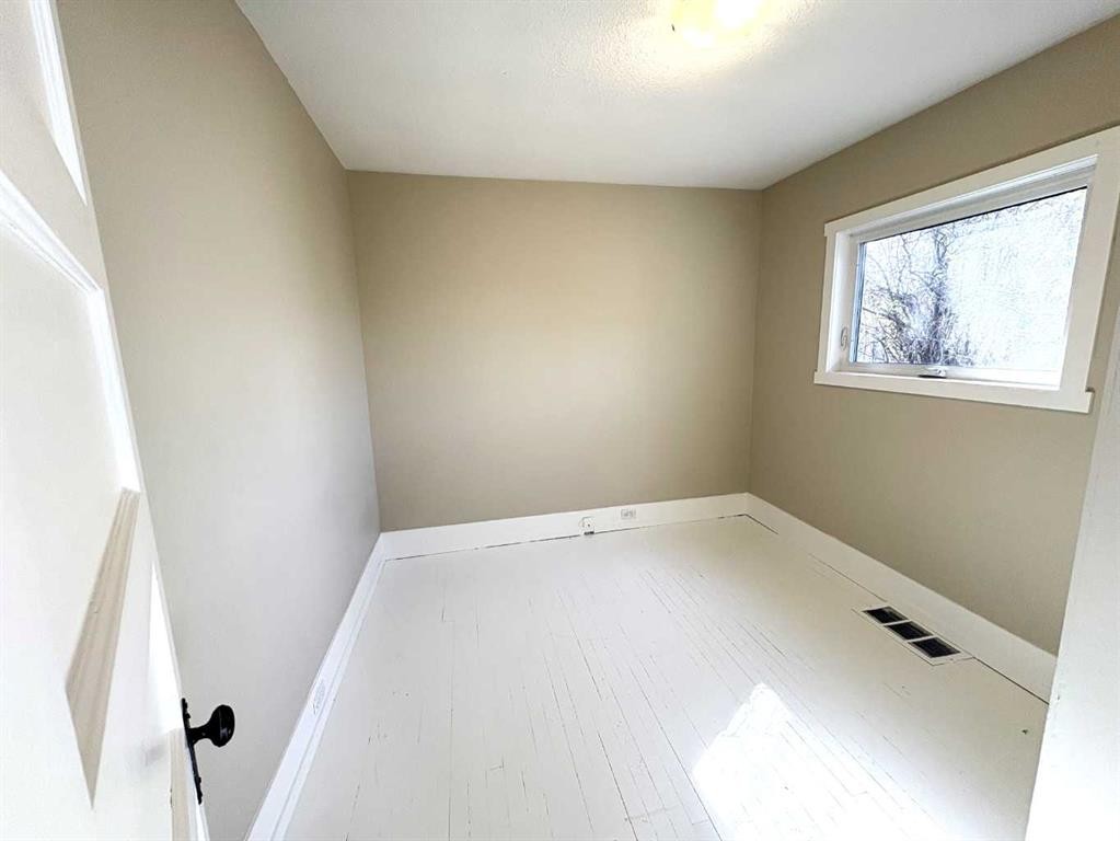 









4915


46

Street,
Camrose,




AB
T4V 1G9

