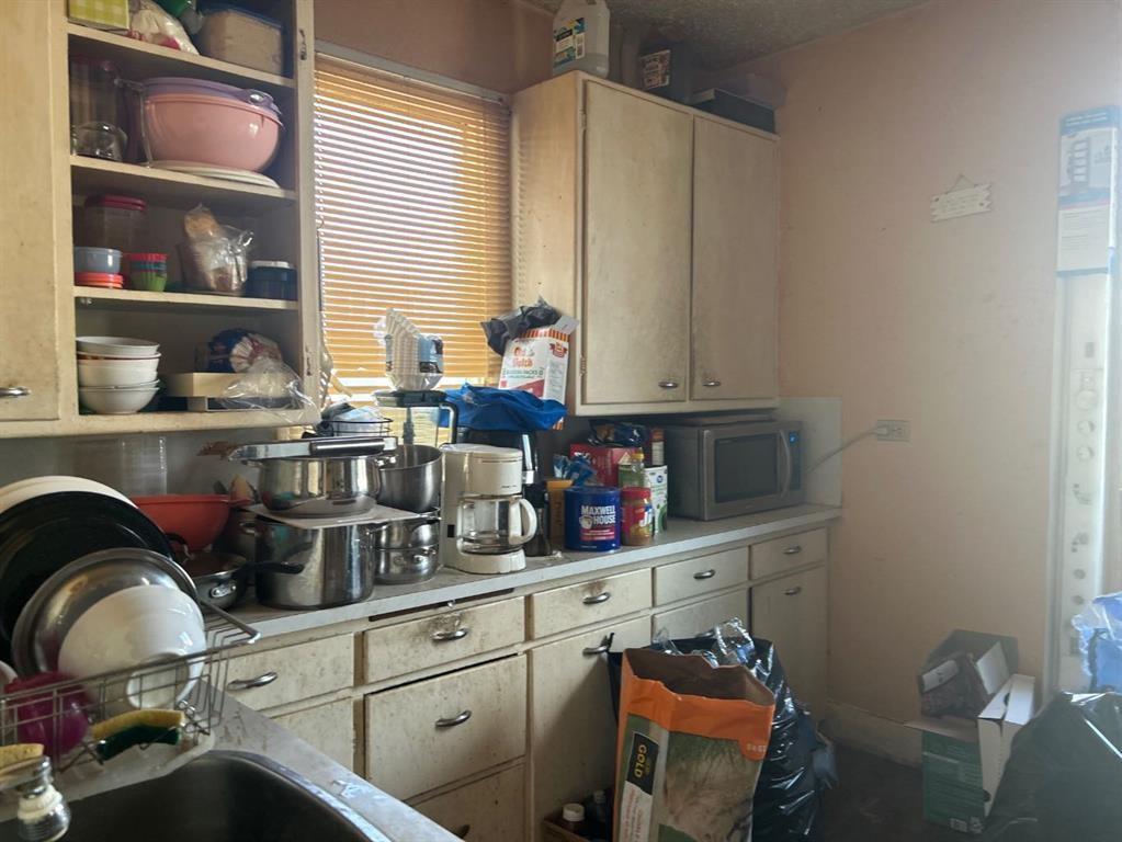 









5013


53

Street,
Killam,




AB
T0B 2L0

