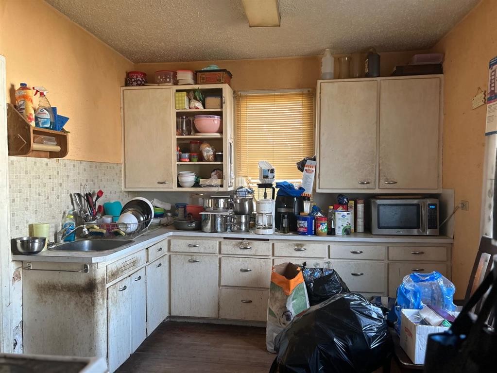 









5013


53

Street,
Killam,




AB
T0B 2L0

