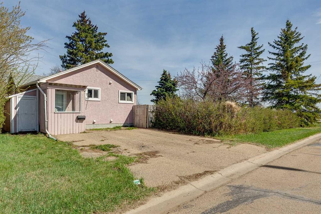 









4212


C + E

Trail,
Lacombe,




AB
T4L 1V8

