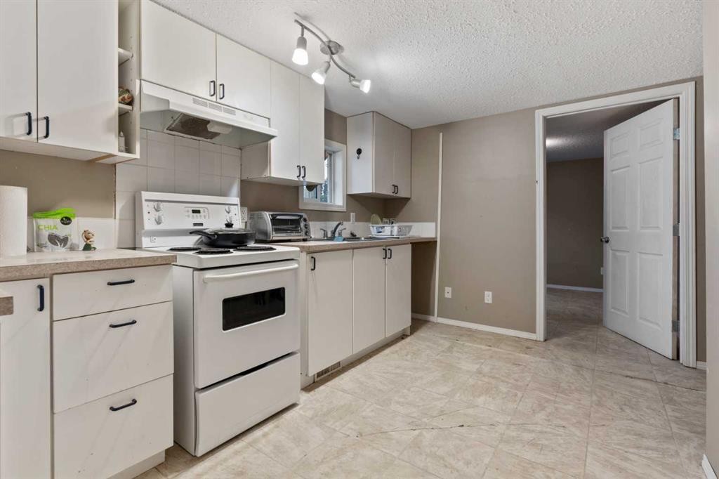 









2


Railway

Avenue North,
Hay Lakes,




AB
T0B 1W0

