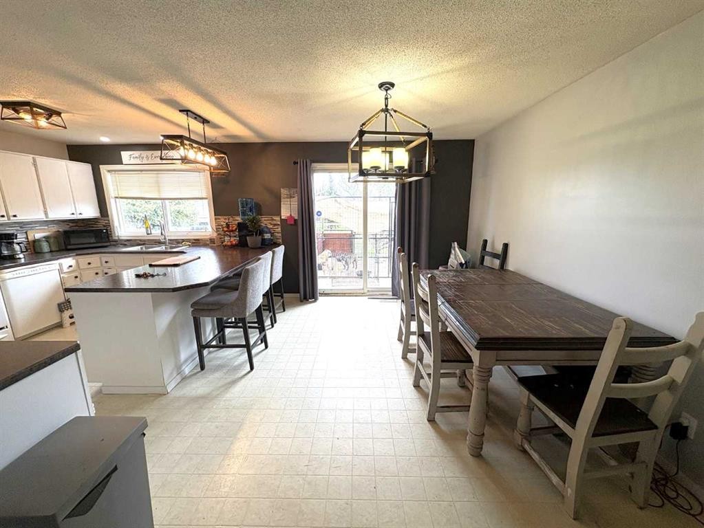 









5602


47

Avenue West,
Forestburg,




AB
T0B 1N0

