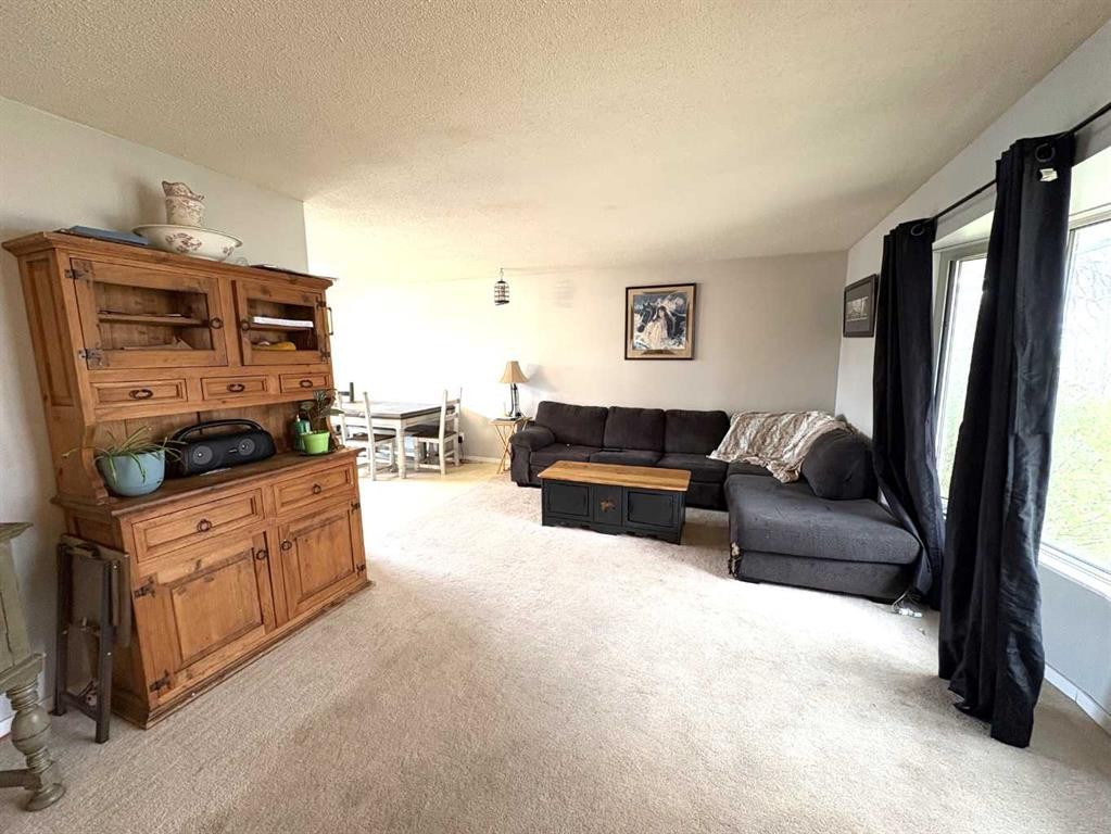 









5602


47

Avenue West,
Forestburg,




AB
T0B 1N0

