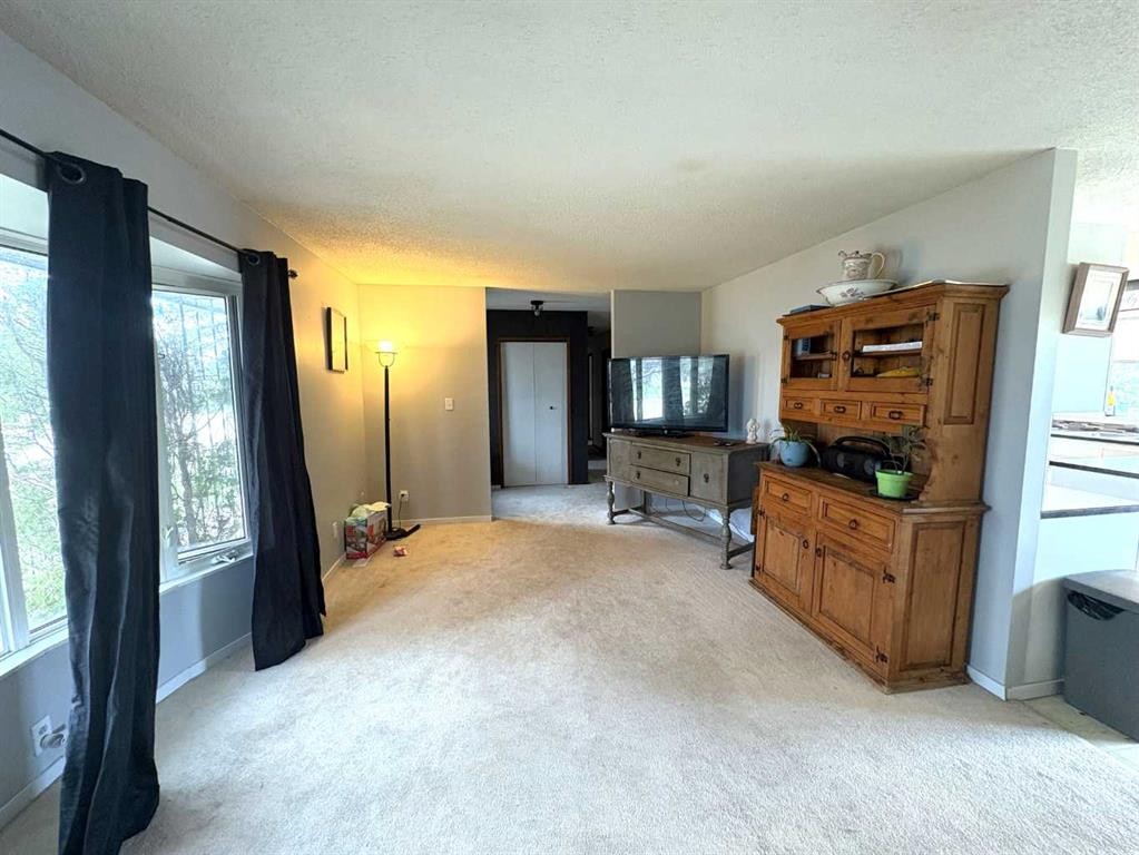 









5602


47

Avenue West,
Forestburg,




AB
T0B 1N0

