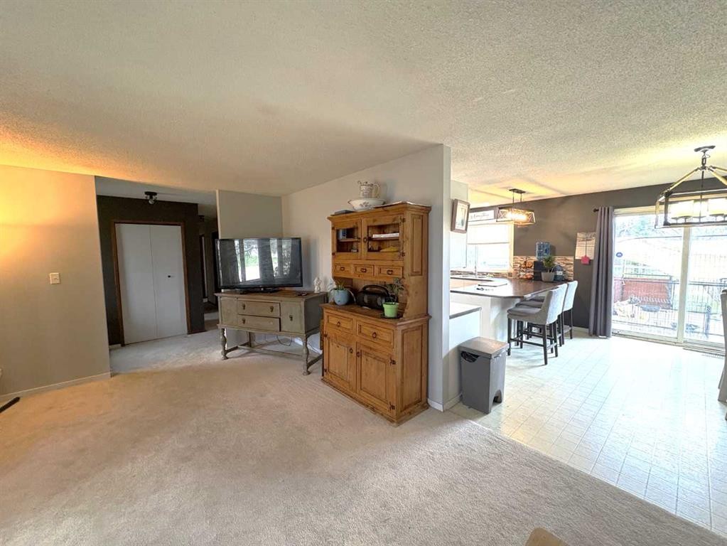 









5602


47

Avenue West,
Forestburg,




AB
T0B 1N0

