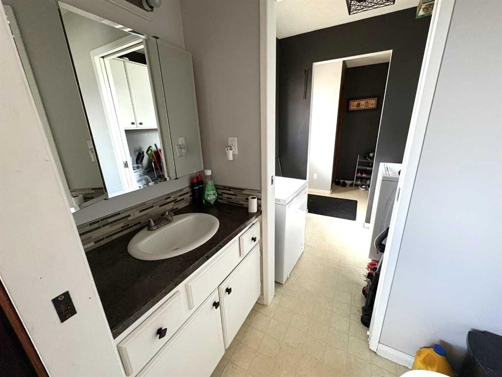 









5602


47

Avenue West,
Forestburg,




AB
T0B 1N0

