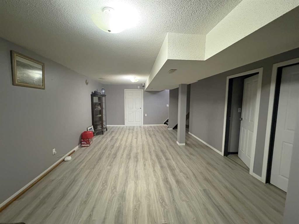 









5602


47

Avenue West,
Forestburg,




AB
T0B 1N0

