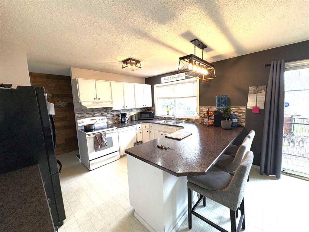 









5602


47

Avenue West,
Forestburg,




AB
T0B 1N0

