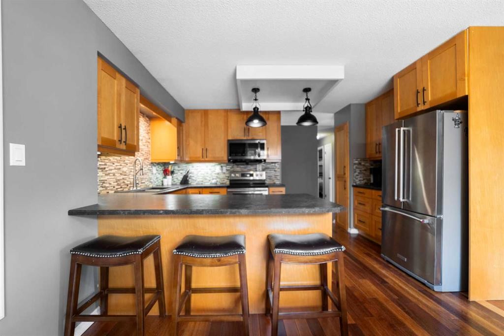









4206


62

Street,
Camrose,




AB
T4V 2W1

