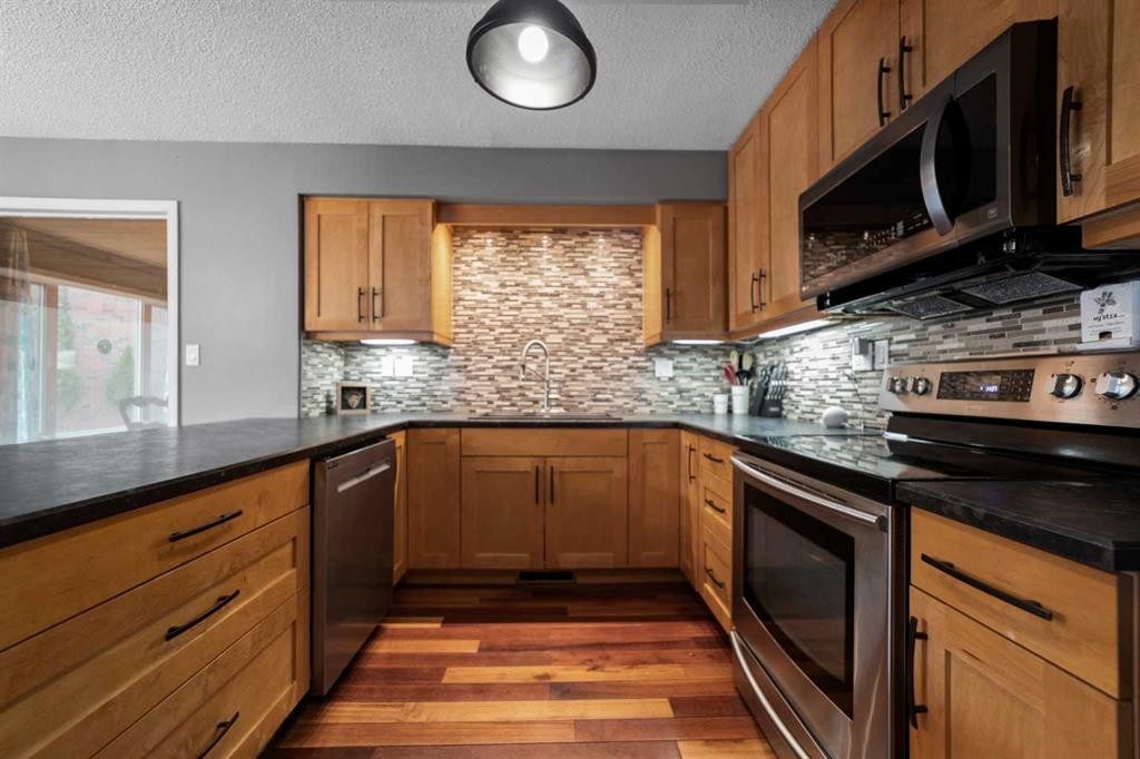 









4206


62

Street,
Camrose,




AB
T4V 2W1

