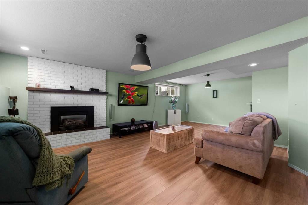 









4206


62

Street,
Camrose,




AB
T4V 2W1

