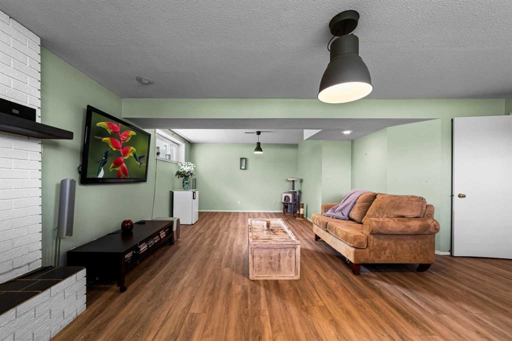 









4206


62

Street,
Camrose,




AB
T4V 2W1

