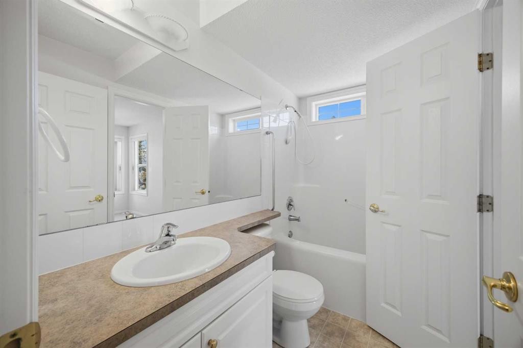 









5034


53

Street, 8,
Lacombe,




AB
T4L 2K7

