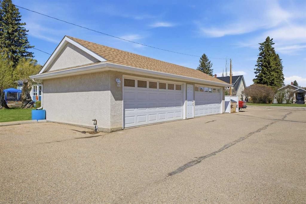 









5034


53

Street, 8,
Lacombe,




AB
T4L 2K7

