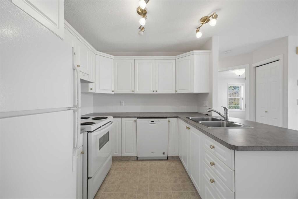 









5034


53

Street, 8,
Lacombe,




AB
T4L 2K7

