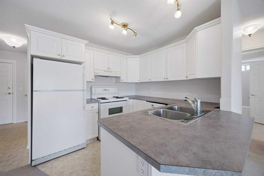 









5034


53

Street, 8,
Lacombe,




AB
T4L 2K7

