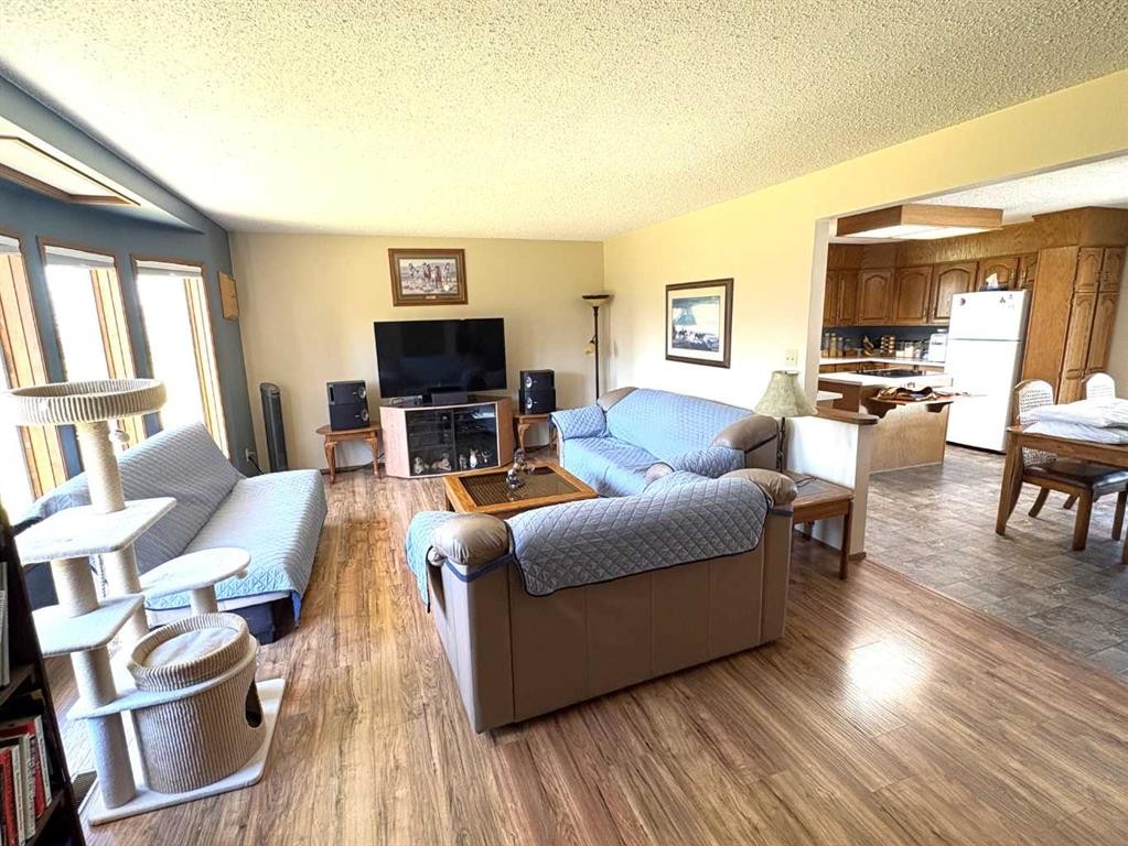 









42567


Highway 856

,
Rural Flagstaff County,




AB
T0B 1N0

