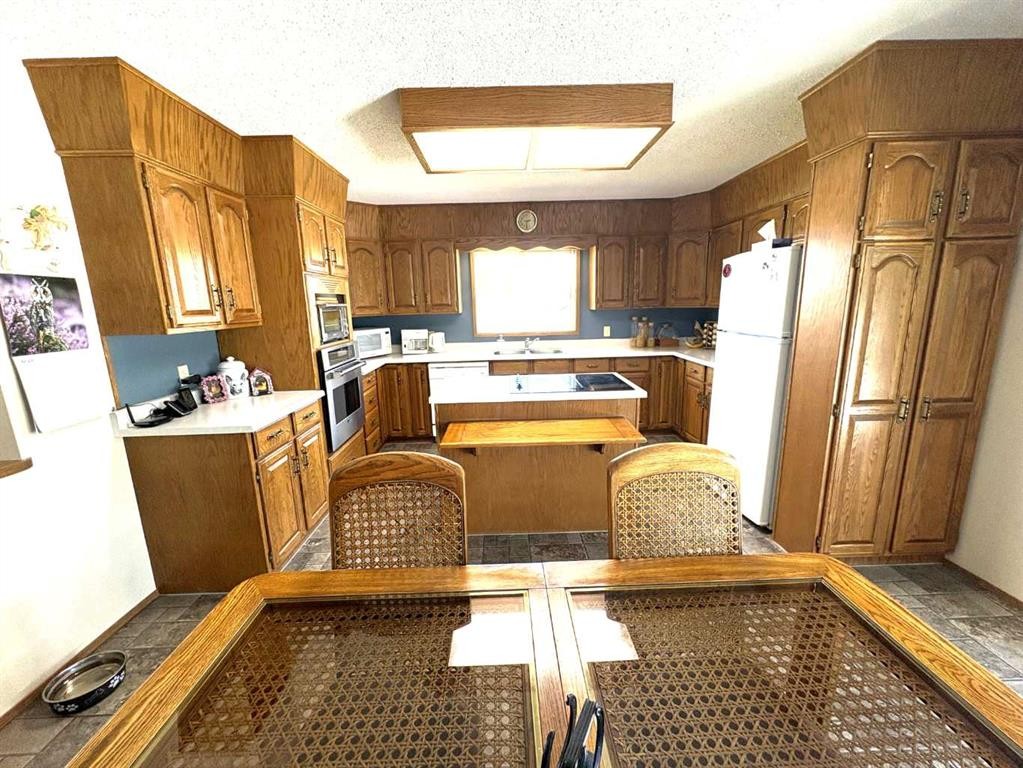 









42567


Highway 856

,
Rural Flagstaff County,




AB
T0B 1N0

