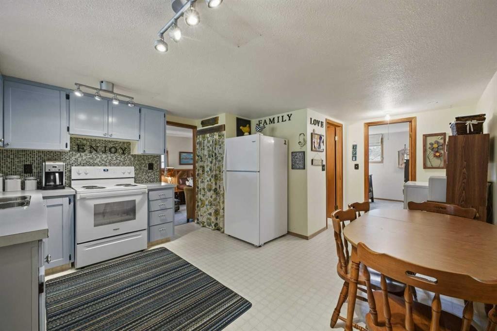 









41513


Highway 771

, 20,
Rural Lacombe County,




AB
T0C 0J0

