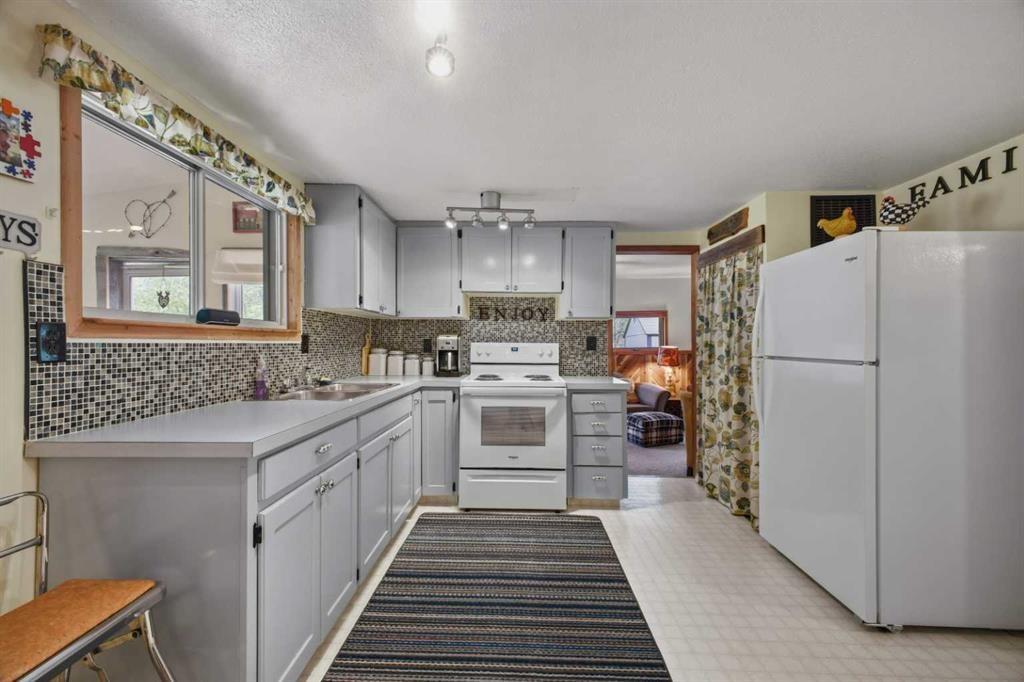 









41513


Highway 771

, 20,
Rural Lacombe County,




AB
T0C 0J0

