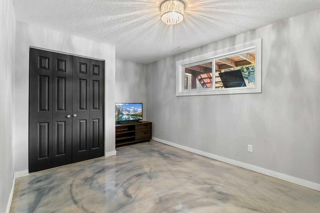









16


Willow

Street,
Sylvan Lake,




AB
T4S 1M1

