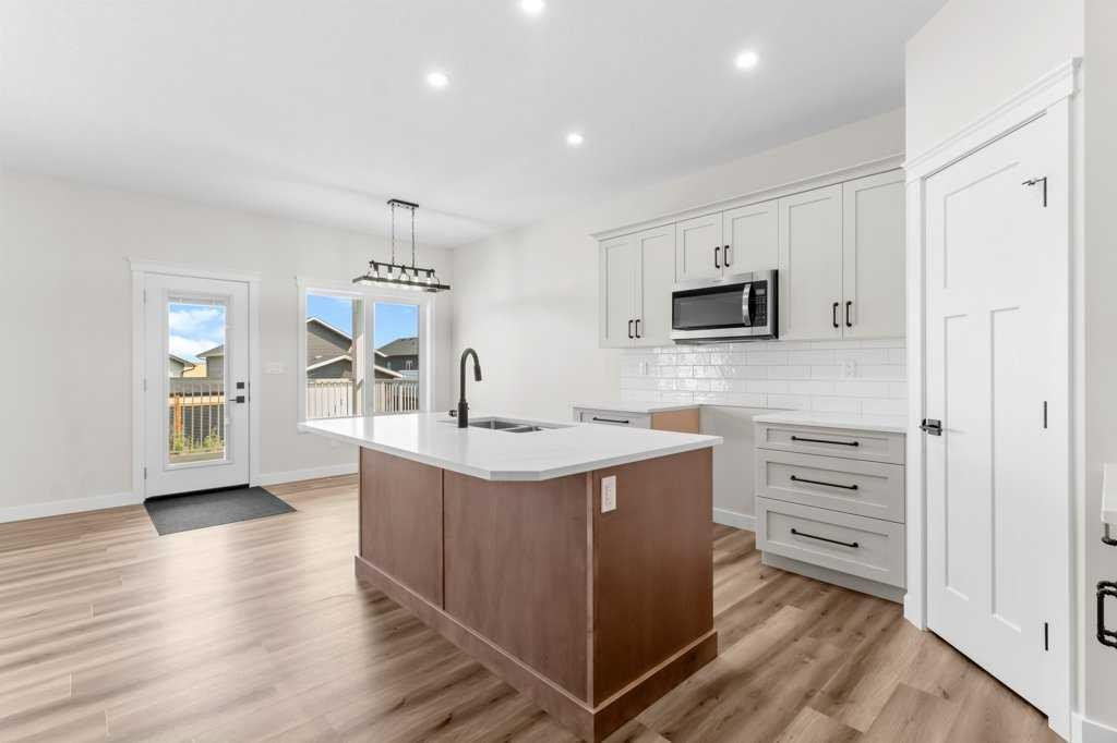 









4814


55

Avenue,
Bentley,




AB
T0C 0J0


