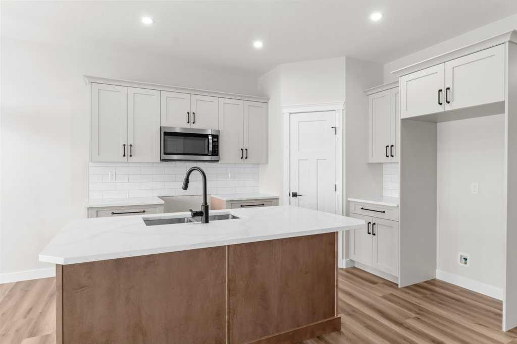 









4814


55

Avenue,
Bentley,




AB
T0C 0J0

