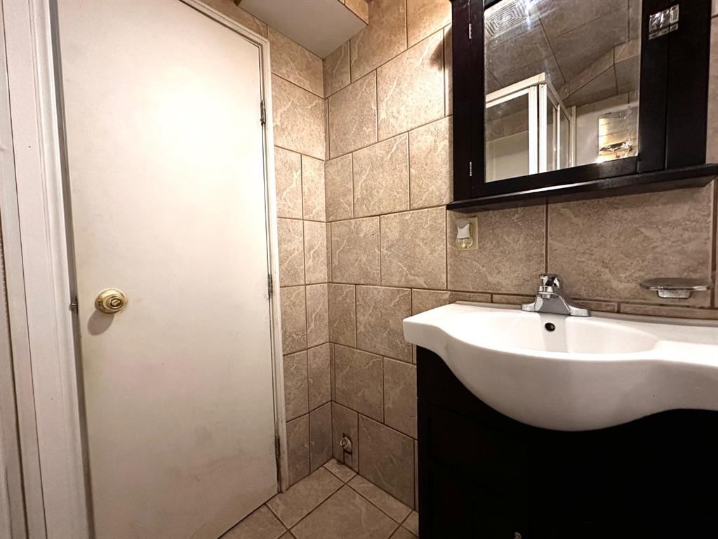 









5217


53A

Avenue,
Camrose,




AB
T4V0Y7

