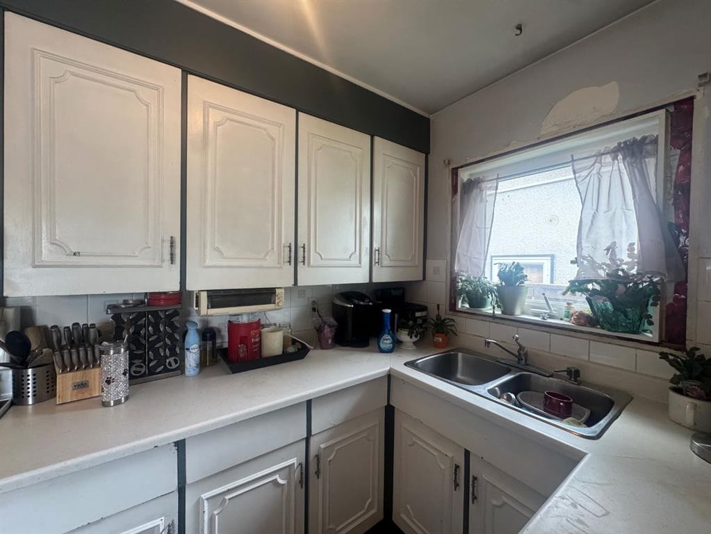 









4203


106

Avenue,
Edmonton,




AB
T6A 1E1

