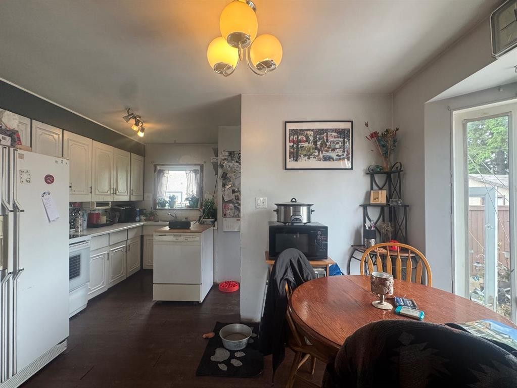 









4203


106

Avenue,
Edmonton,




AB
T6A 1E1

