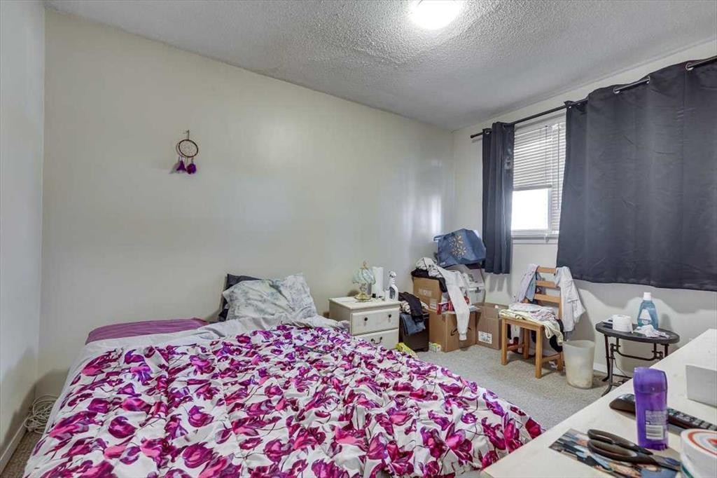 









5216 & 5218


56

Avenue,
Ponoka,




AB
T4J 1G6

