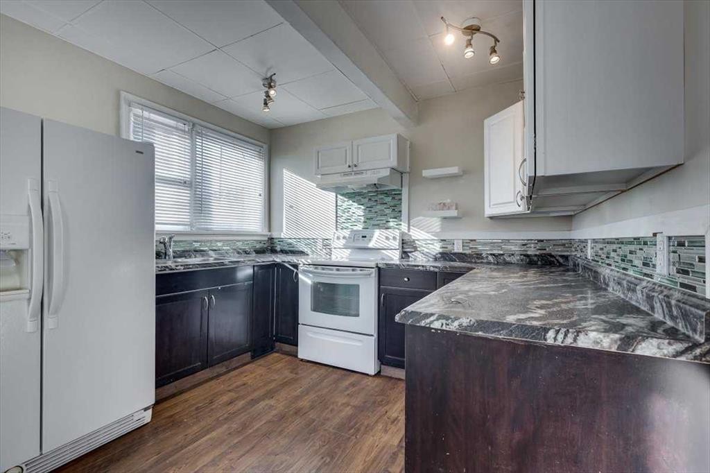 









5216 & 5218


56

Avenue,
Ponoka,




AB
T4J 1G6

