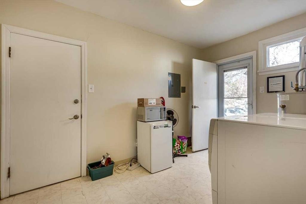 









5216 & 5218


56

Avenue,
Ponoka,




AB
T4J 1G6

