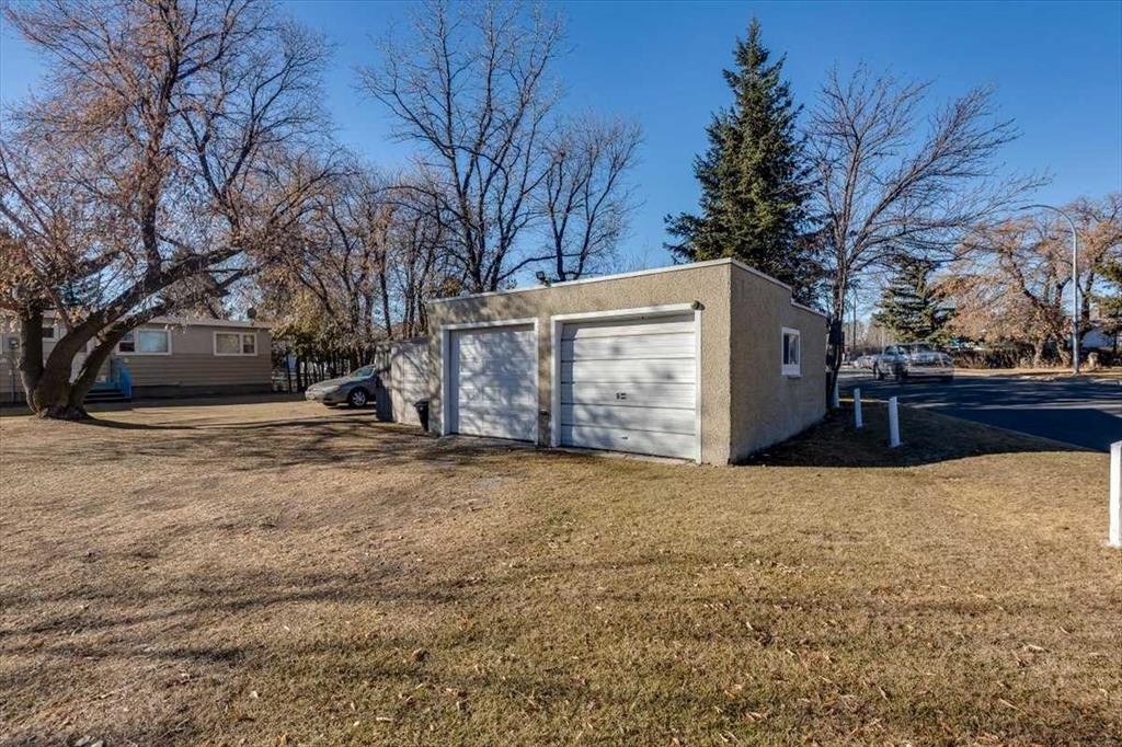 









5216 & 5218


56

Avenue,
Ponoka,




AB
T4J 1G6

