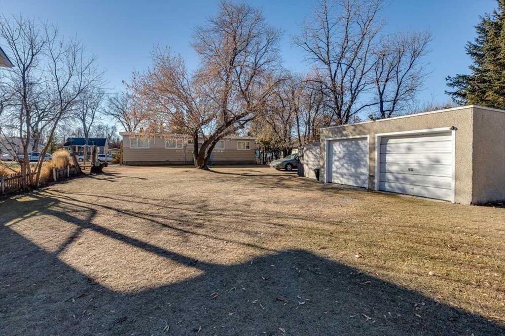 









5216 & 5218


56

Avenue,
Ponoka,




AB
T4J 1G6

