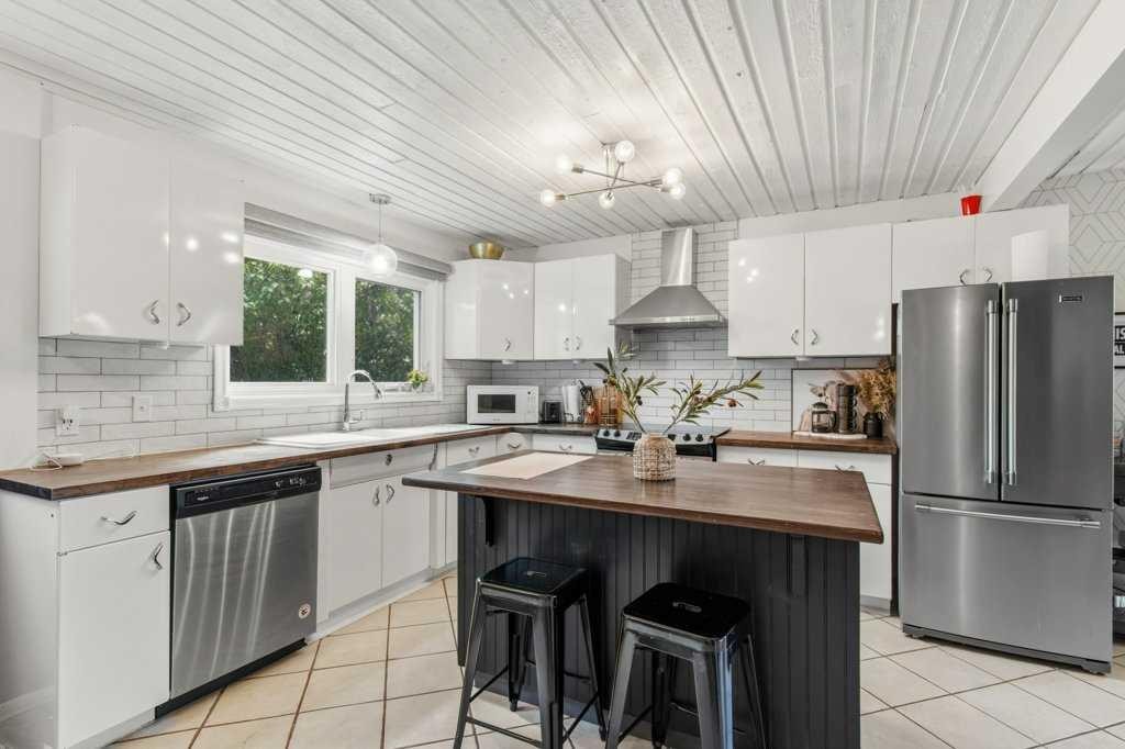 









5


Selkirk

Boulevard,
Red Deer,




AB
T4N 0G1

