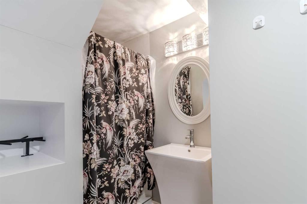 









5


Selkirk

Boulevard,
Red Deer,




AB
T4N 0G1


