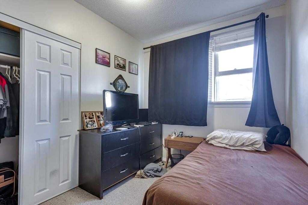 









5218 & 5216


56 Ave

,
Ponoka,




AB
T4J 1G6

