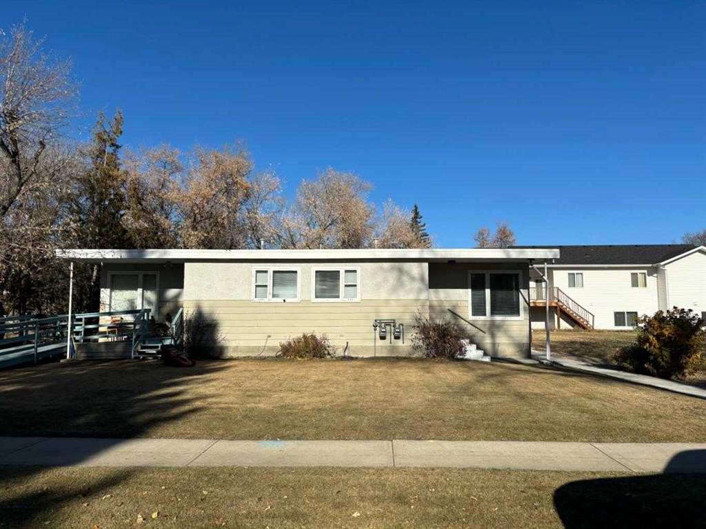 









5218 & 5216


56 Ave

,
Ponoka,




AB
T4J 1G6

