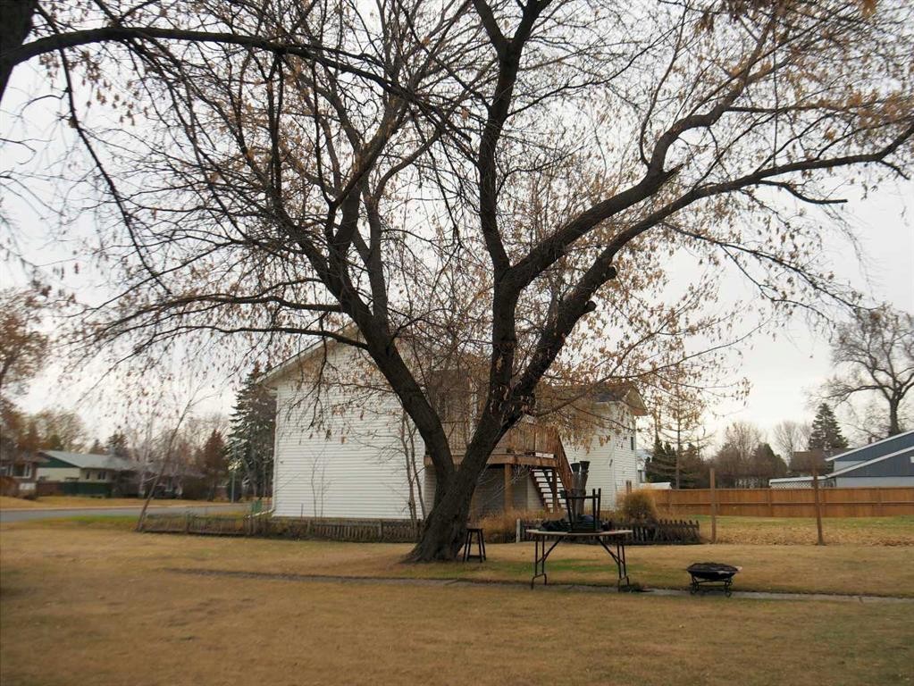 









5218 & 5216


56 Ave

,
Ponoka,




AB
T4J 1G6


