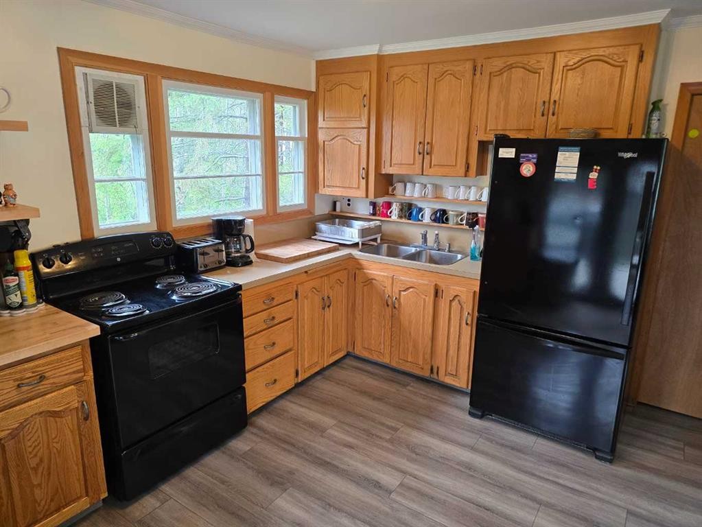 









28126


Township Road 411

, 356,
Rural Lacombe County,




AB
T4L 2N3

